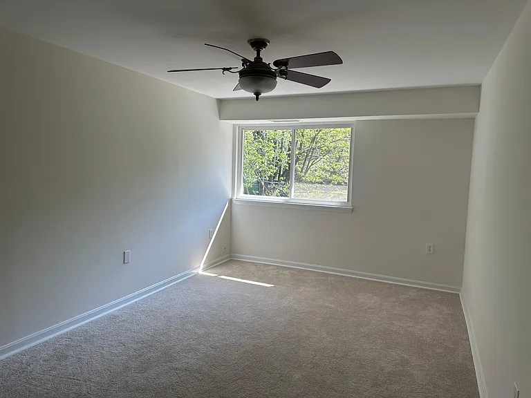217 Victor Pkwy #G — Photo 6