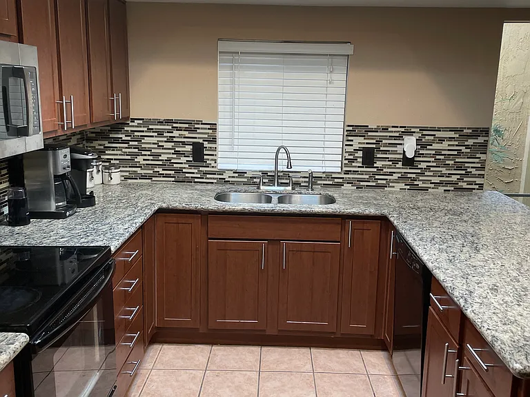 4211 N 78th Way — Photo 7