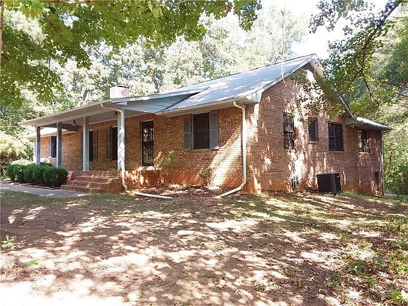 3rd image of 110 Birdsong Ln