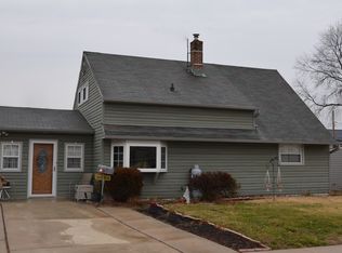 70 Huckleberry Ln, Levittown, PA