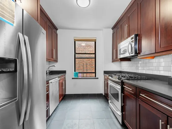 332 East 84th Street image 4 of 12