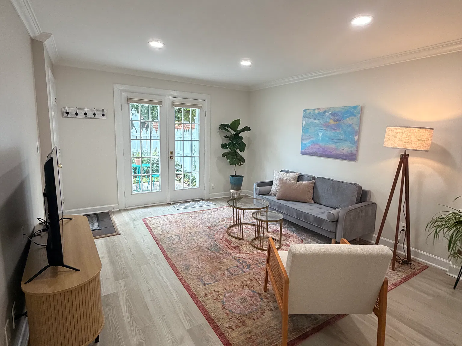 2 bed, 810 sqft, $2,600 — Photo 1