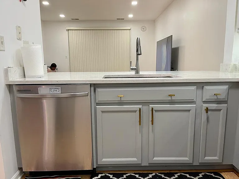 880 Genesee Dr — Photo 11