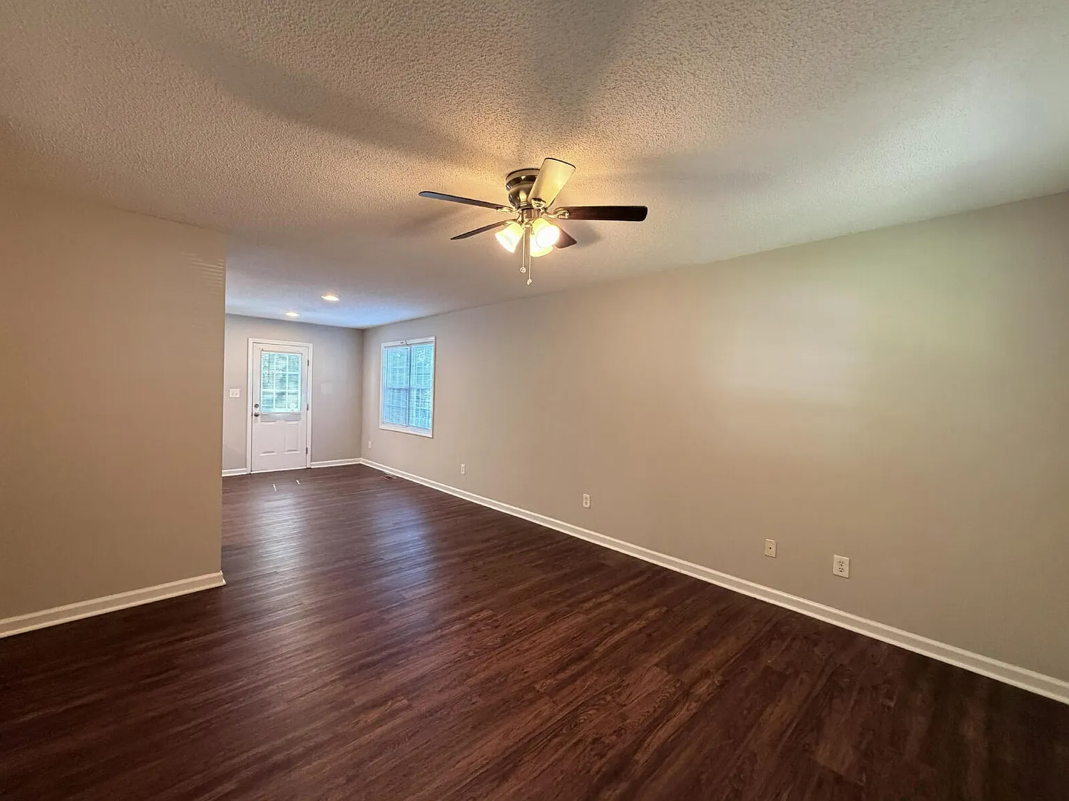 3 bed, 2.0 bath, 1008 sqft, $1,675 — Photo 4