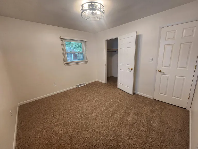 Willow Rd — Photo 23