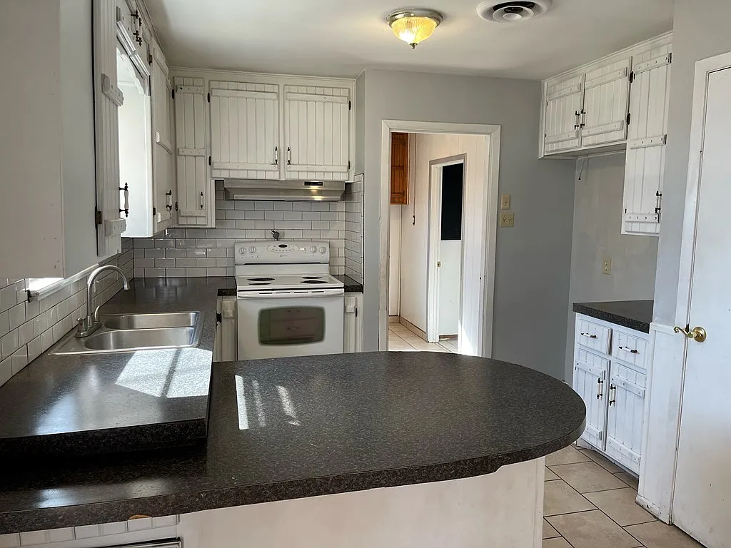 4 bed, 2.0 bath, 1412 sqft, $2,500 — Photo 3