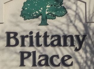 603 E Falcon Dr #A104, Arlington Heights, IL 60005