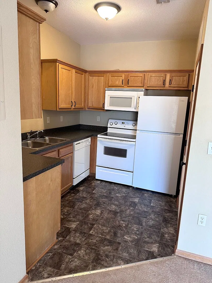 1 Bed | 1 Bath Apartment on the 3rd Floor in Grain Valley at the Creekside Village Apartments w/ ... — Photo 3