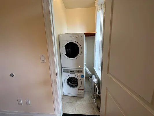 Rented by SERHANT. | media 11