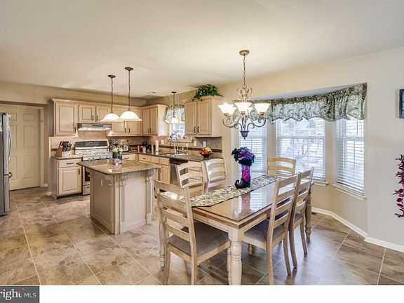 5th image of 1795 Whispering Woods Dr