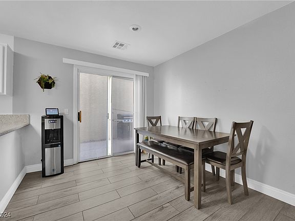 5th image of 10068 Crisp Clover St