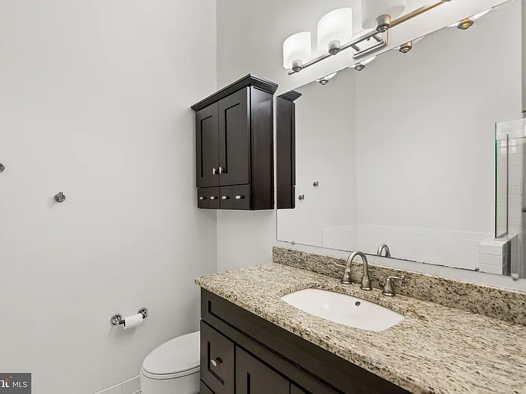 1120 S Kenwood Ave — Photo 20
