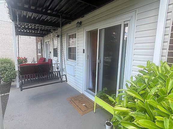 3rd image of 4742 Wilshire Ln