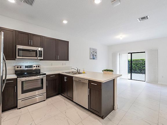4th image of 5856 Clydesdale Ct