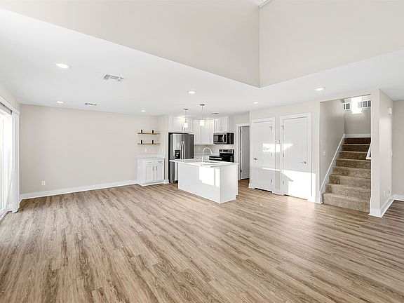 5th image of 2748 Amelia Ln