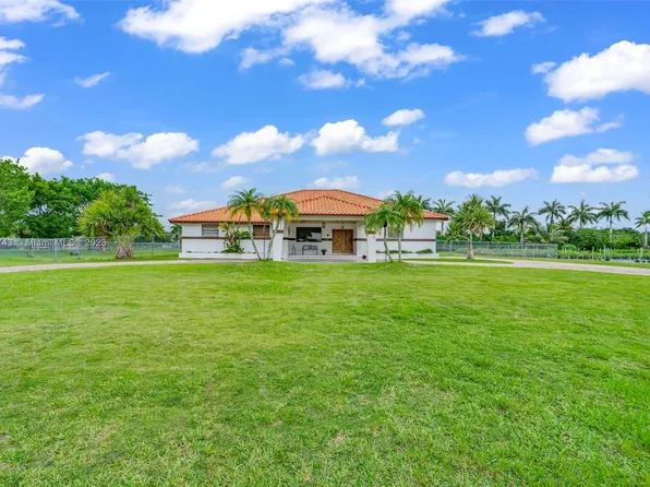 13241 SW 220th St, Miami, FL 33170