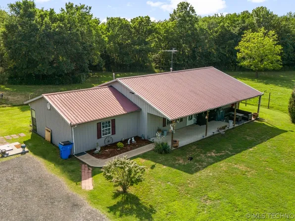 1009 E Gentry Ave, Checotah, OK 74426