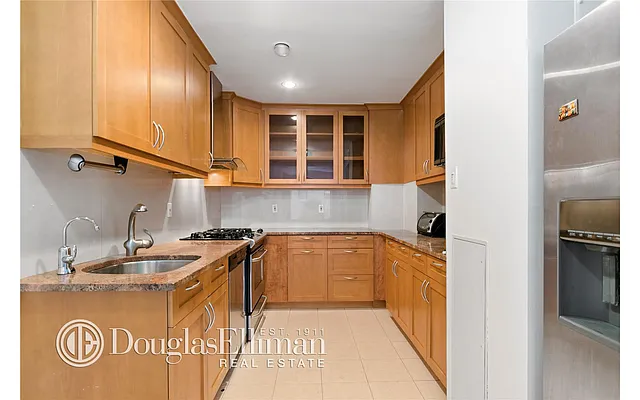 Rented by Douglas Elliman | media 10
