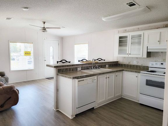 3rd image of 58 Juniper Dr E
