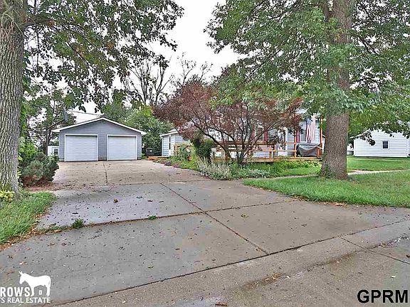 2nd image of 203 E Oak St