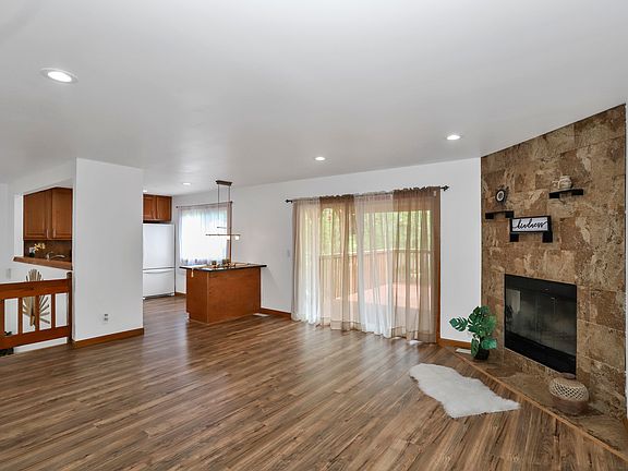 5th image of 160 Abbeywood Cir