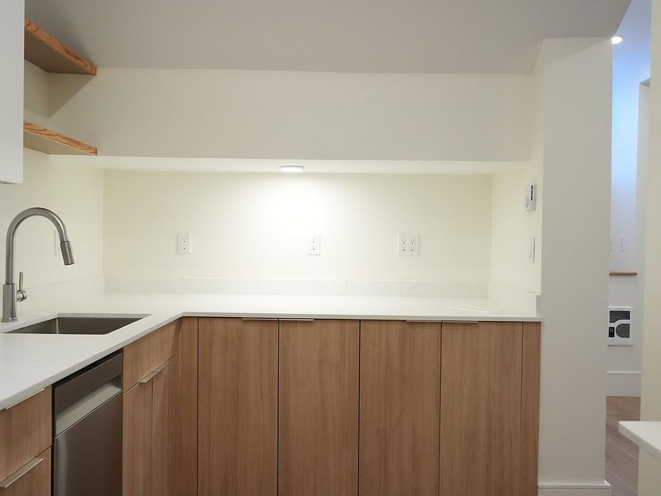 1st image of 1081 Commonwealth Ave #1