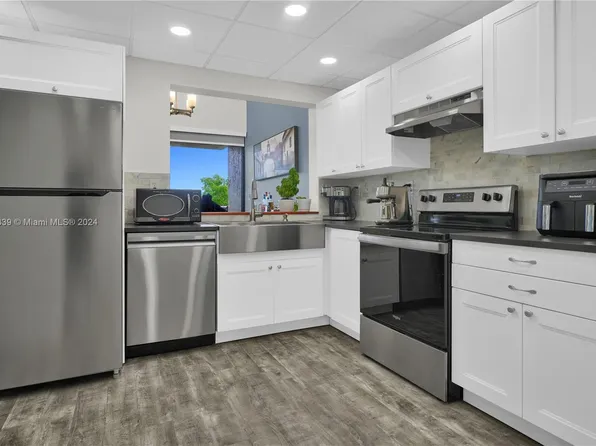 6701 SW 116th Ct APT 406, Miami, FL 33173