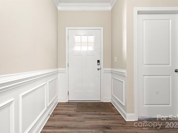 3rd image of 6000 Lydney Cir