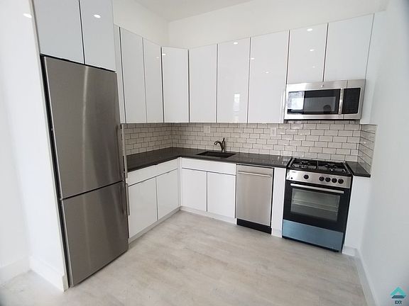 2nd image of 220 Kosciuszko St APT 3B