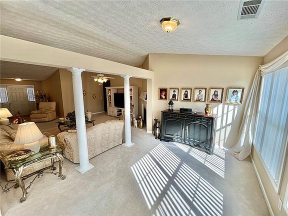 5th image of 19 Meadow Crest Ct