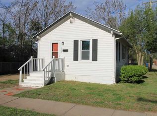 1305 N Madison St, Hutchinson, KS 67501