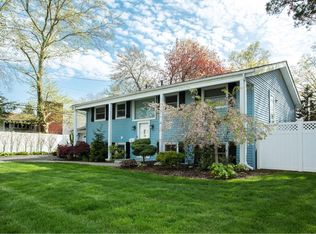 51 Richfield St, Plainview, NY 11803