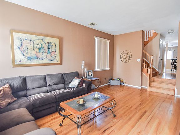 3rd image of 463 Craig Ave