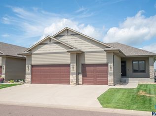 1943 S Sonoma Pl, Sioux Falls, SD 57106
