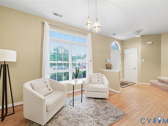 3rd image of 3207 Friars Walk Ln