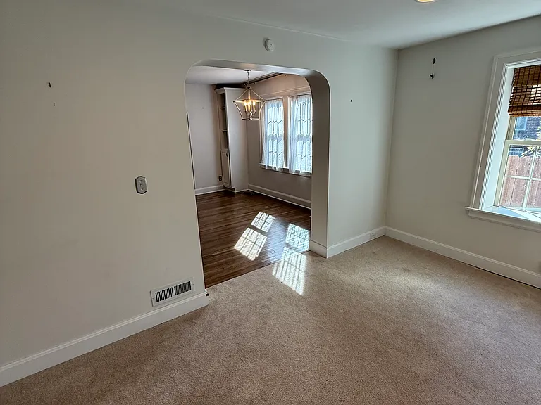 2629 E Broad St — Photo 28