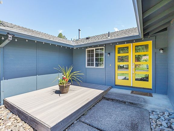2nd image of 16425 SE Sterling Cir