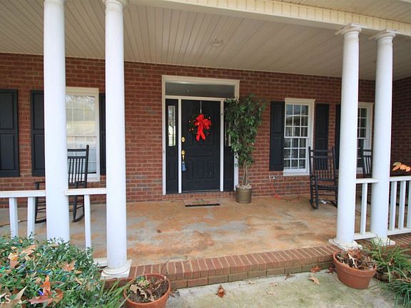 2nd image of 400 S Tanglewood Dr