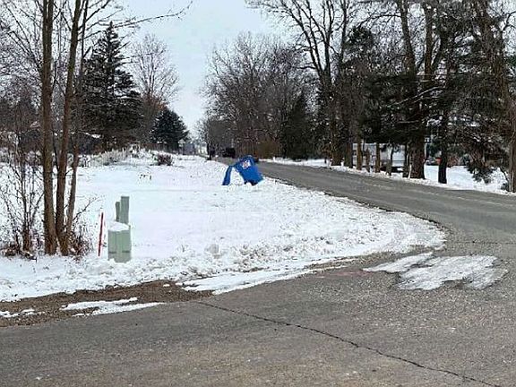 Exterior Neighborhood (street photo)