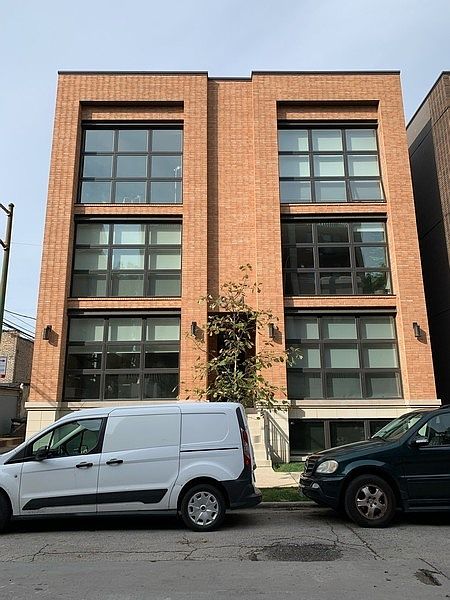 1st image of 814 N Marshfield Ave #2S
