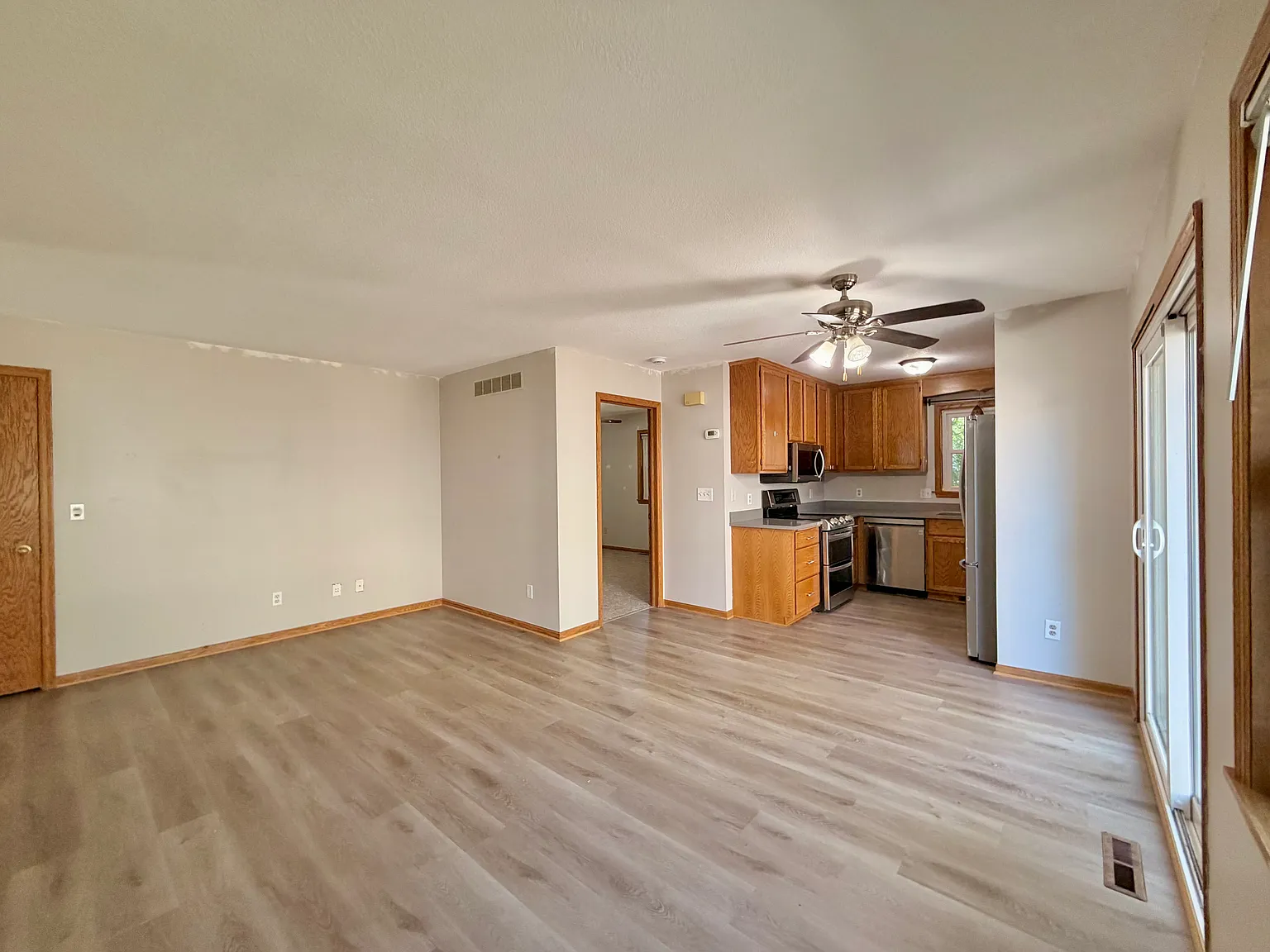 4 bed, 1308 sqft, $2,200 — Photo 3