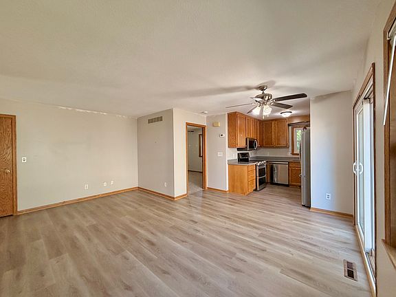 3rd image of 193 Butternut Ct