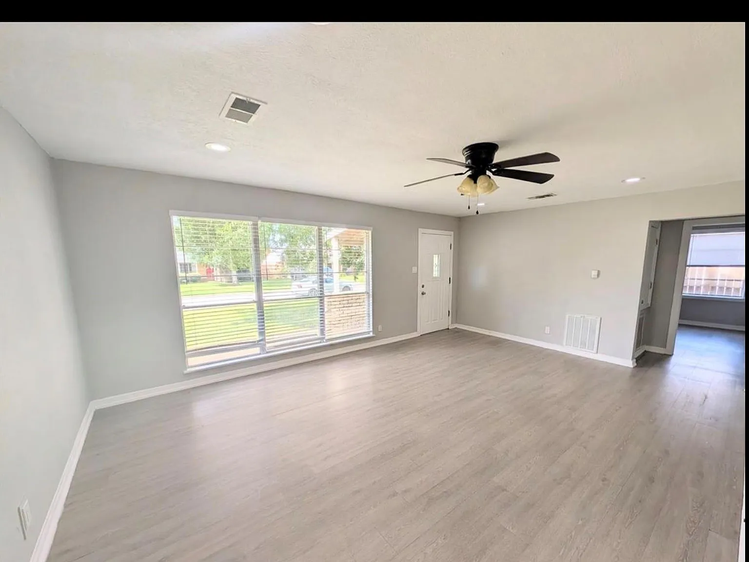 3 bed, 2.0 bath, 1120 sqft, $1,799 — Photo 2