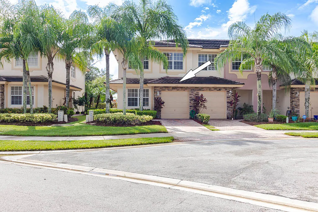 4 bed, 3.0 bath, 1699 sqft, $2,900 — Photo 3