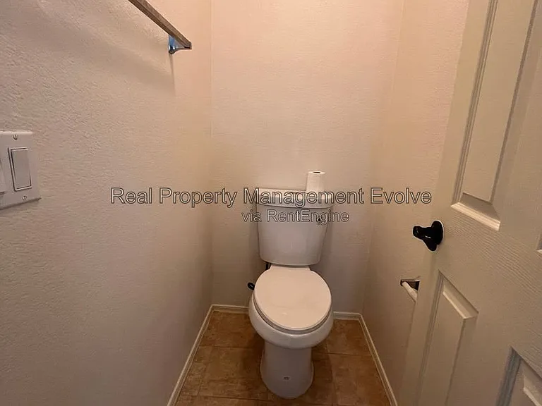 2060 N 30th St — Photo 18