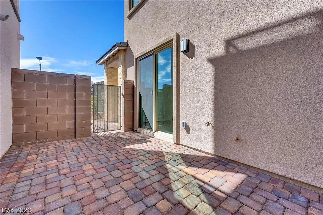 3 bed, 3.5 bath, 1859 sqft, $3,195 — Photo 4