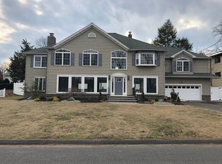 30 Parkway Dr, Clark, NJ 07066