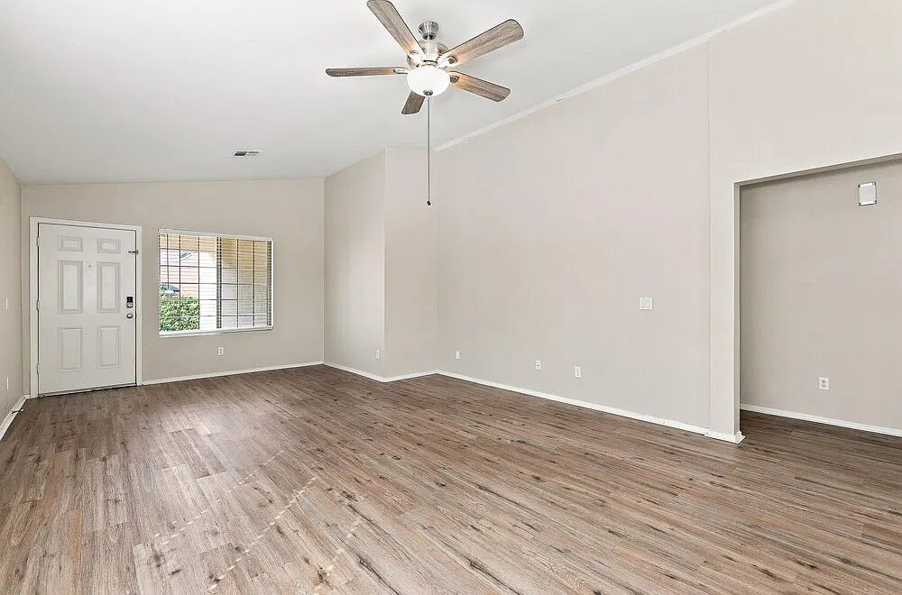3 bed, 2.0 bath, 1370 sqft, $1,695 — Photo 4
