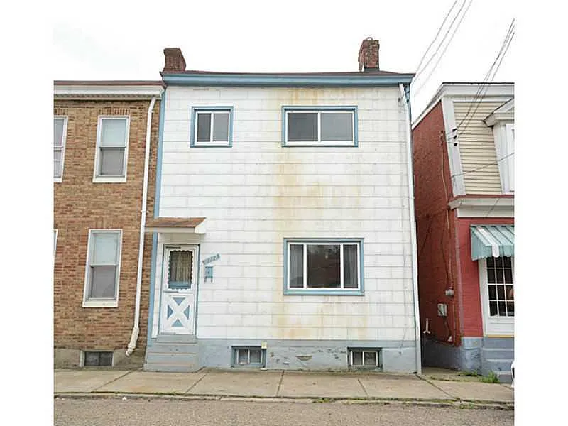 2712 Cobden St photo 1