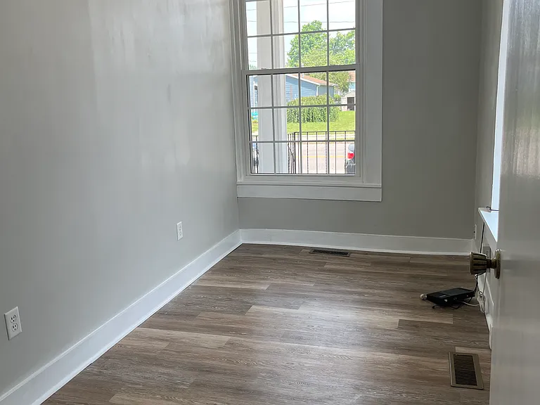 141 S Main St — Photo 7